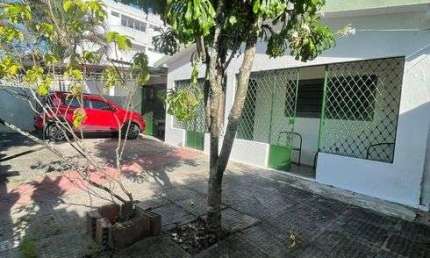 Casa para venda tem 200 metros quadrados com 3 quartos em Engenho do Meio - Recife - PE