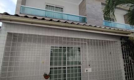 Sobrado Exclusivo no Condomínio: Seu Refúgio de Privacidade e Conforto! Descrição: