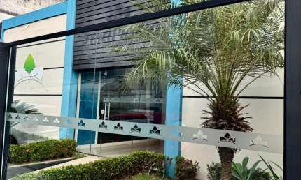 Casa comercial com 6 salas para alugar no Centro, Macaé 