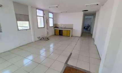 Oportunidade Imperdível: Prédio Comercial à Venda em Bonsucesso!