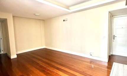 Imperdível apartamento à venda na praia de  Icaraí, Niterói-RJ: 03 quartos, 1 suíte, 1 sala, 1 banheiro, 1 vaga de garagem, 90m².