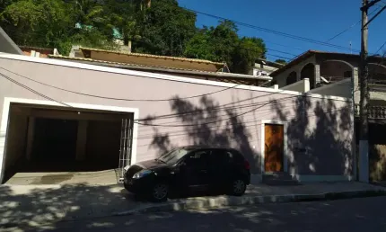 Venda de Casa Impecável com 3 Quartos e 2 Suítes  no Bairro nome do bairro]