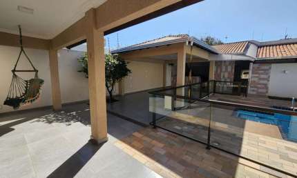 Casa Residencial Alto Padrão, bem localizada, PERTINHO DA AV. HERRY PROCHET.