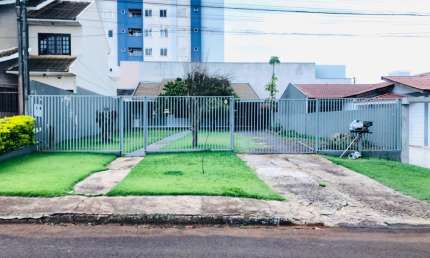 TERRENO AMPLO NO CORAÇÃO DO TROPICAL COM CASA NOS  FUNDOS