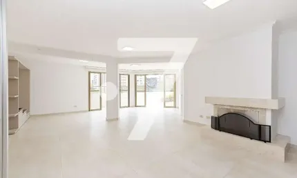 Apartamento com 331.26 m², 4 quartos sendo 1 suíte à venda no bairro Champagnat.