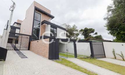 Sobrados em condomínio com 170 m², 3 quartos sendo 1 suíte à venda no bairro Santa Felicidade