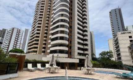 Apartamento alto padrão no Condomínio Palazzo Castel Roseto, Horto Florestal medindo 281 m² com 4/4  suítes, armários, salas e varanda a venda