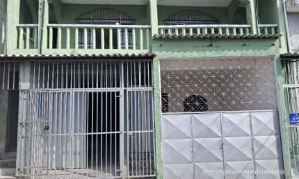 Casa ampla duplex 324 m² construída, dividido em 3/4, um suíte, duas salas, varanda, nascente, 4 vagas, reformada, alugar no Cabula VI Salvador