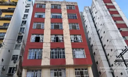 Apartamento amplo com 171 m²,  3/4 suíte e varanda integrada, nascente no tradicional Edifício Ana Gloria entre a Padre Feijô e Euclides Cunha Vender