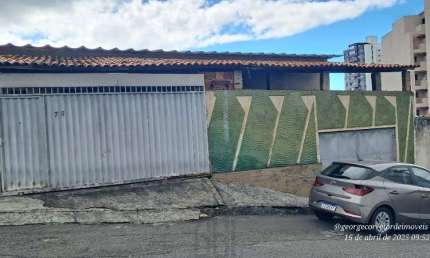 Casa Ampla em terreno de 700 m² com 3/4, um apto de 1/4, quatro vagas, piscina, área gourmet com churrasqueira, galpão comercial vender Pernambués