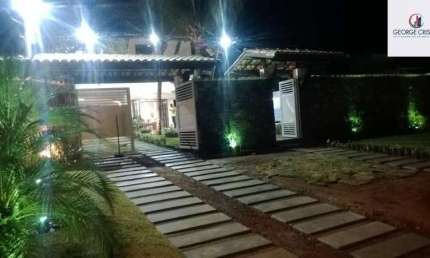 Casa duplex com 6/4 varanda decorada e mobilada em Condomínio de Praia no Parque Jacuípe para Vender em Barra do Jacuípe Camaçari Bahia