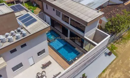 Casa de Alto Padrão em Itaipu Niterói com 6 Suítes e 600m²