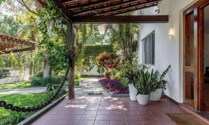 Barra da Tijuca | Casa Duplex de 4 Quartos com 665m²