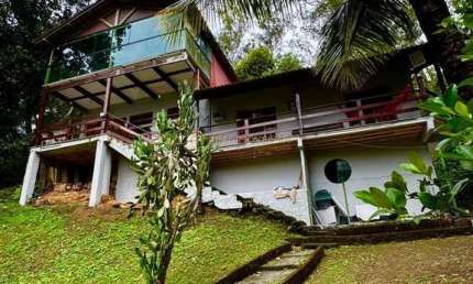 Casa estilo Chácara em Jacarepaguá de 3 Quartos com 1.200 m²