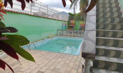 Casa Duplex em Campo Grande de 3 Quartos com 320 m²