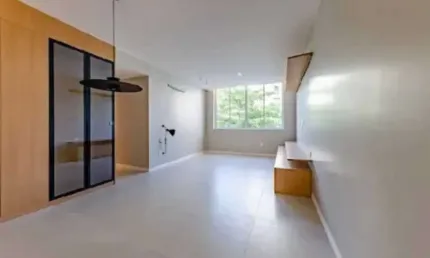Apartamento , com 3 quartos na 2ª quadra da praia de ipanema