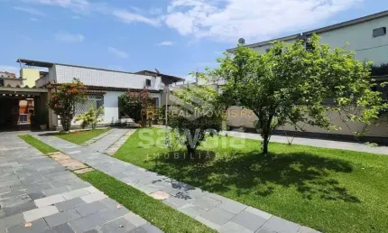 Casa com 3 Quartos e Quintal Amplo a Venda na Curicica