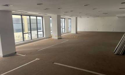 Locação de Sala Comercial no Centro da Cidade com 210m²