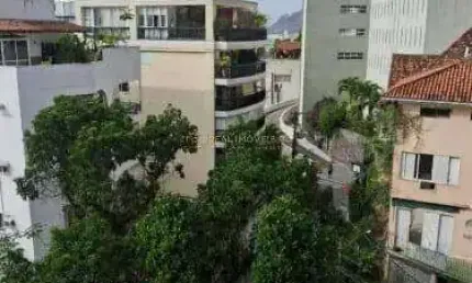 Apartamento . à venda em Copacabana com 2 Quartos e Vaga de Garagem.