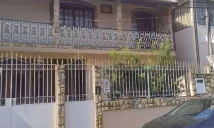 Luxuosa Casa , 3 quartos , na Estrada do Outeiro santo