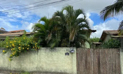 Casa com 2 quartos (1 suíte) - bairro ao lado do centro