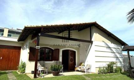 Casa em Araruama, 4 quartos (2 suítes) - R$ 1.100.000,00 - Pontinha