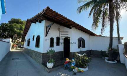 Casa em Araruama, 8 quartos ( 3 suítes ) - R$ 1.300.000,00 - Centro