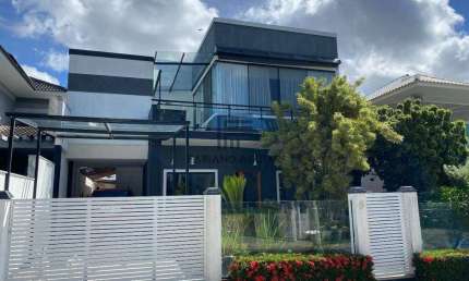 Casa em Araruama, 5 Quartos (2 suítes) – R$ 1.350.000,00 - Condomínio Hawai