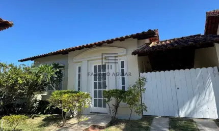 Casa em Araruama, 2 quartos - R$ 310.000,00 - Praça da Bandeira