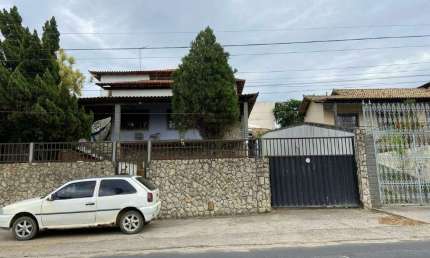 Casa de alto padrão- 3 quartos 3 suítes amplo quintal - Centro