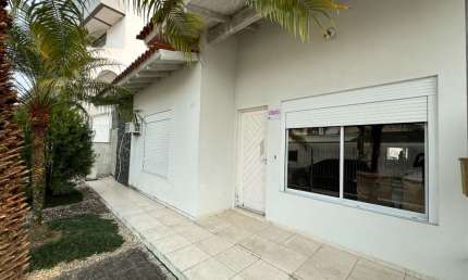 Casa com 3 quartos à venda na Senhor dos Passos, 33, Centro, Santo Amaro da Imperatriz por R$ 1.300.000
