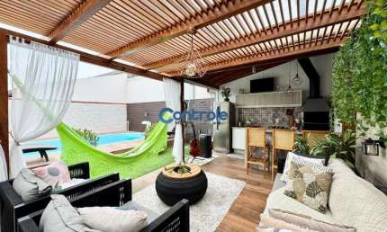 Casa com 2 quartos à venda na Rua dos Cocãos, 86, Madri, Palhoça por R$ 695.000