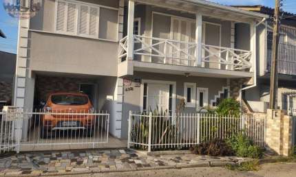 Sobrado para Venda em Florianópolis, Ingleses do Rio Vermelho, 2 dormitórios, 2 banheiros, 1 vaga