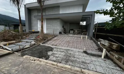 Casa Alto Padrão para Venda em Palhoça, Pedra Branca, 3 dormitórios, 1 suíte, 3 banheiros, 2 vagas