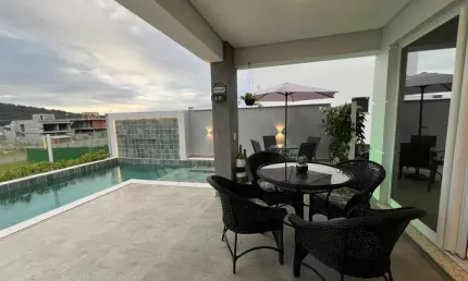 Casa Alto Padrão para Venda em Palhoça, Pedra Branca, 3 dormitórios, 1 suíte, 2 banheiros, 2 vagas