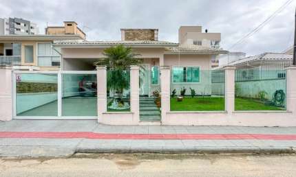 Casa para Venda em Palhoça, Pagani II, 2 dormitórios, 1 suíte, 3 banheiros, 2 vagas
