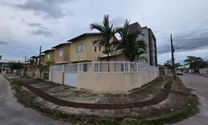 Sobrado Geminado para Venda em Palhoça, Nova Palhoça, 3 dormitórios, 2 banheiros, 2 vagas