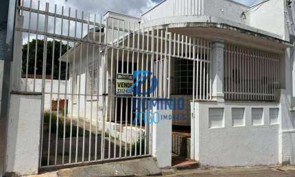 Casa com 3 quartos à venda na Avenida Presidente Vargas, Centro, Uberaba