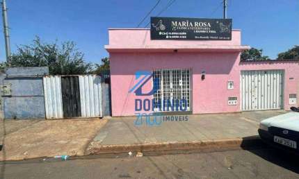 Terreno com aproximadamente 490 m2, com duas casas simples.
