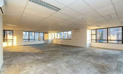 Sala Comercial para Alugar no Centro de Curitiba – 165 m² no Edifício Felipe Zenedin | Ref 528
