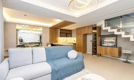 Sobrado em condomínio mobiliado novo com 3 quartos para alugar em santa felicidade – 172 m² | ref 546