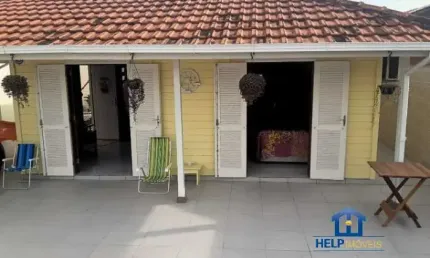 Casa com 3 quartos à venda na Rua Petúnia, 35, Enseada de Brito, Palhoça por R$ 750.000