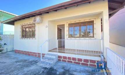 Casa com 3 quartos à venda na Rua Campolino Alves, 95, Abraão, Florianópolis por R$ 869.200
