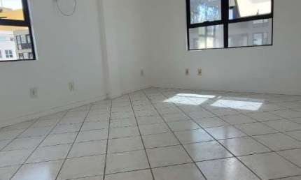 Sala comercial à venda na Rua Lauro Linhares, 21, Trindade, Florianópolis por R$ 200.000