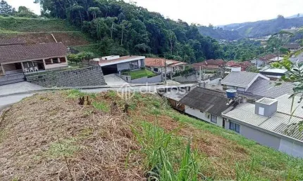 Terreno livre de enchente a poucos minutos do centro