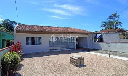 Casa com 3 dormitórios e excelente localização a venda