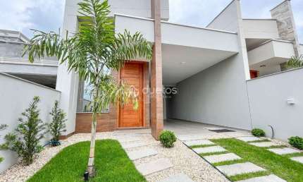 Casa com 3 dormitórios à venda, 108 m² por R$ 649.000,00 - Centro - Guabiruba/SC