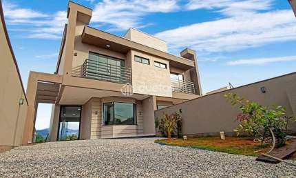 Casa 1 Suíte + 2 Dormitórios no Centro de Guabiruba