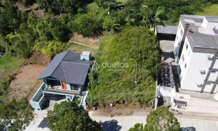 Terreno com 15 de frente em uma excelente localização