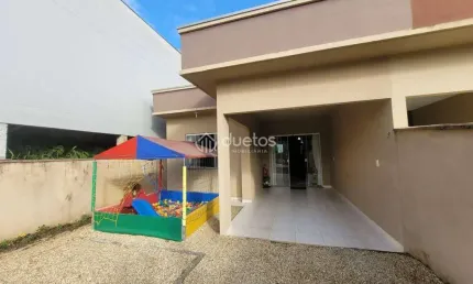 Casa geminada baixa com 2 quartos no Bairro Águas Claras